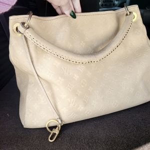 Authentic LV beautiful condition ❤